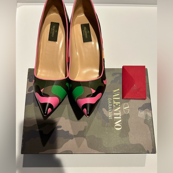 Authentic VALENTINO GARAVANI Psychedelic Camo Rockstud Pump - ONLY WORN TWICE - Picture 1 of 16